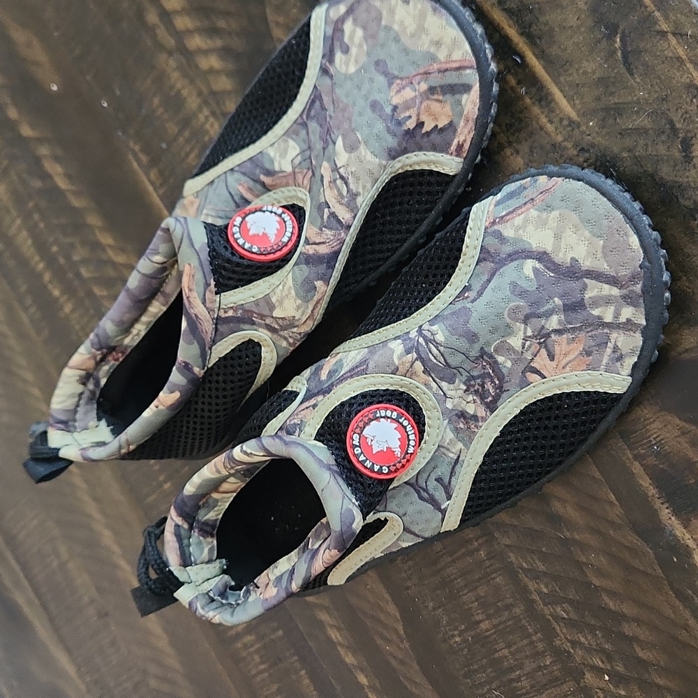Size 7.5 Water Shoe